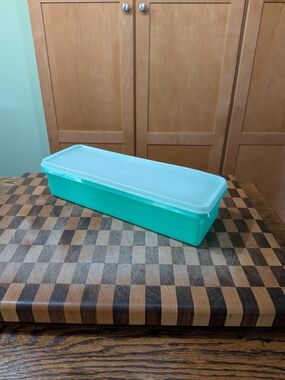 Tupperware Celery Keeper